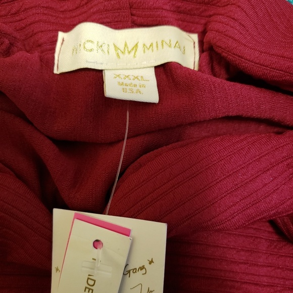 Nicki Minaj's long Sleeves over shoulder top - Picture 3 of 7